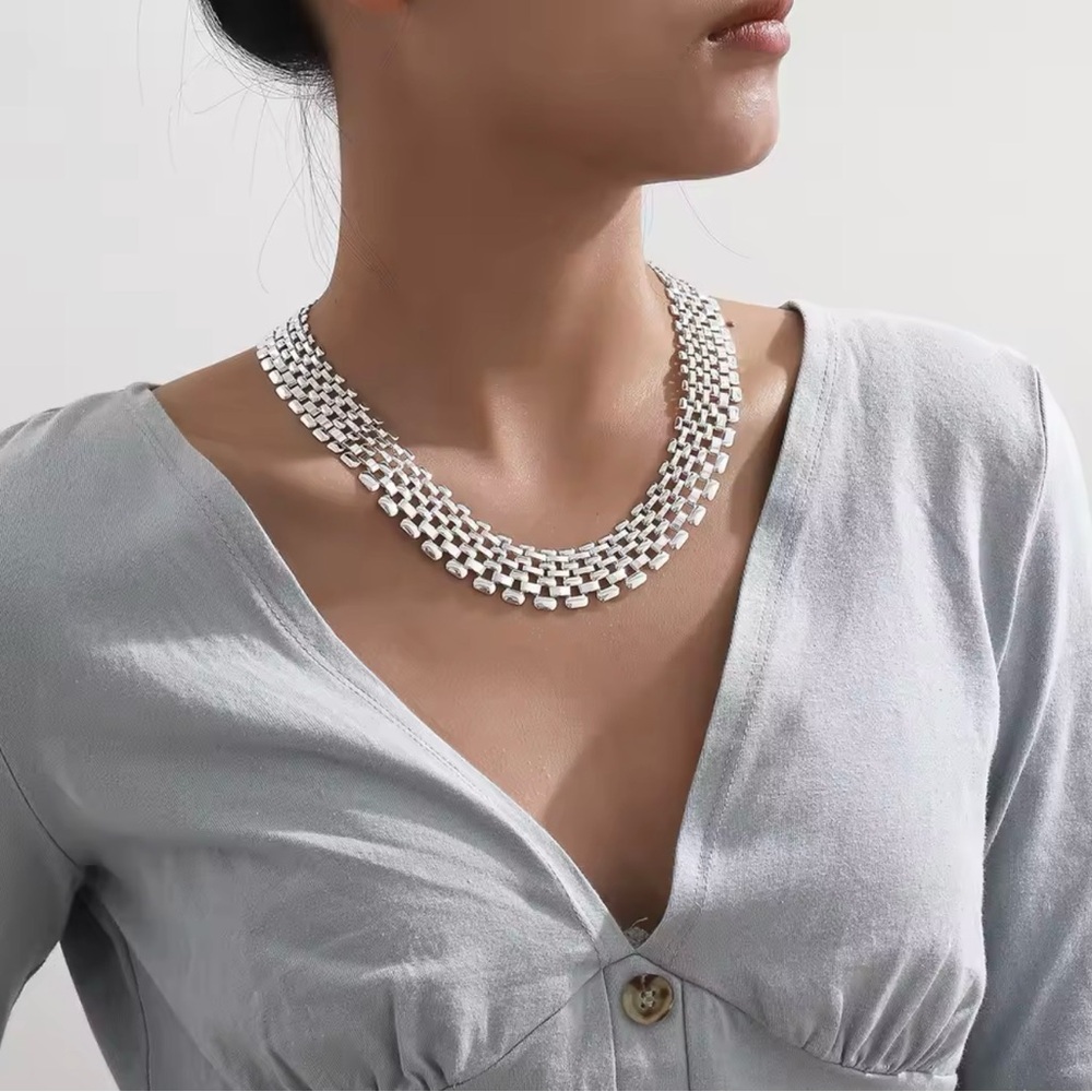 Elegant Silver Necklace for Women - Picture 2 of 3